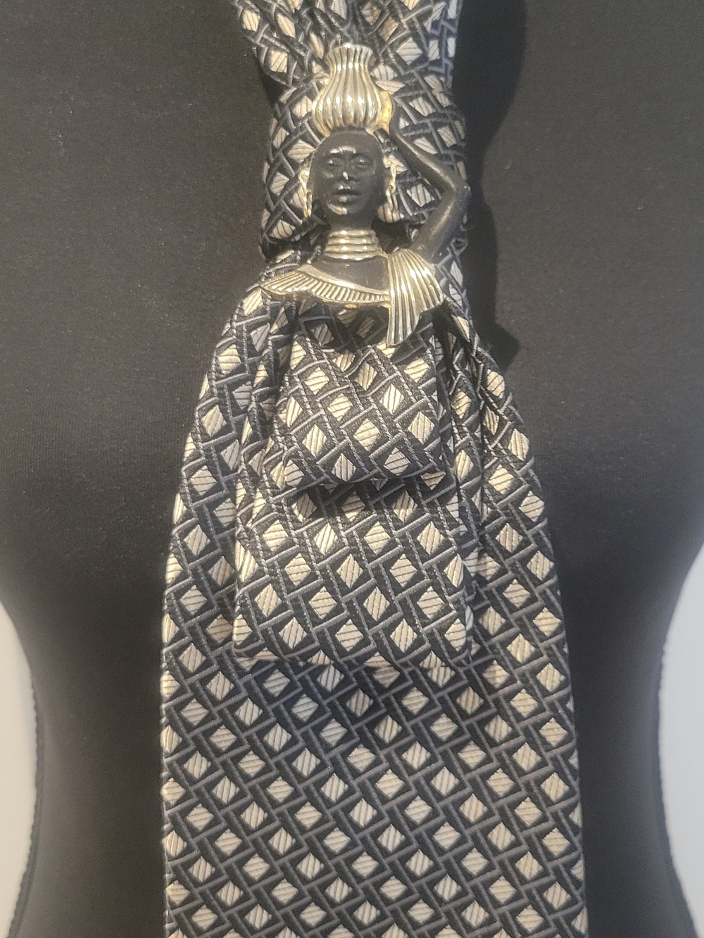 ALL TiED UP Fashionable TIES